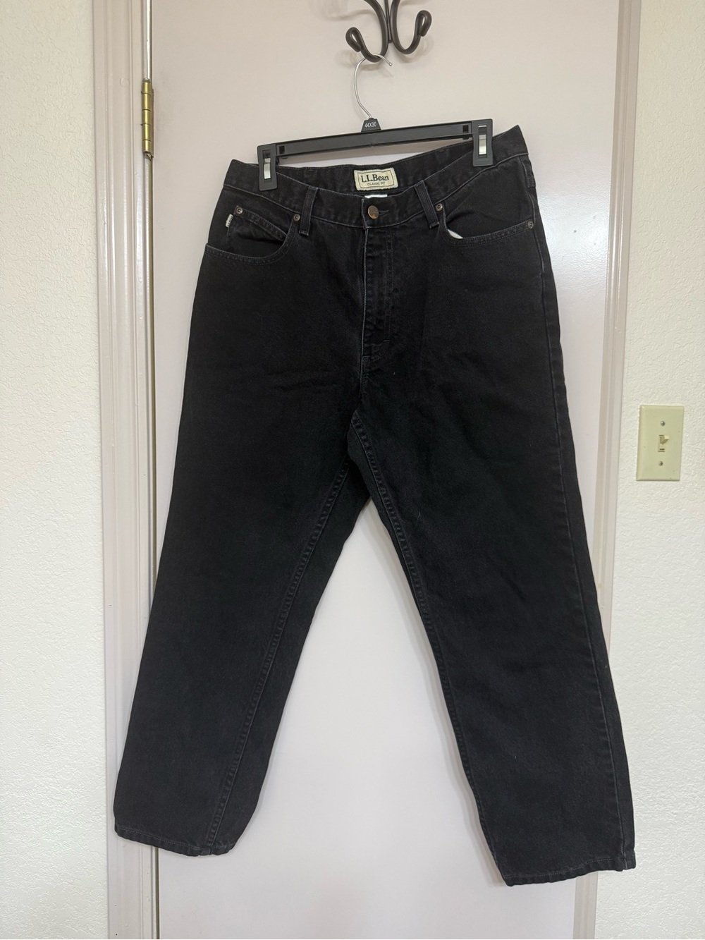 L.L. Bean Men's Black Relaxed Jeans - Classic Denim